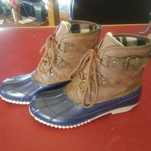Duck boots